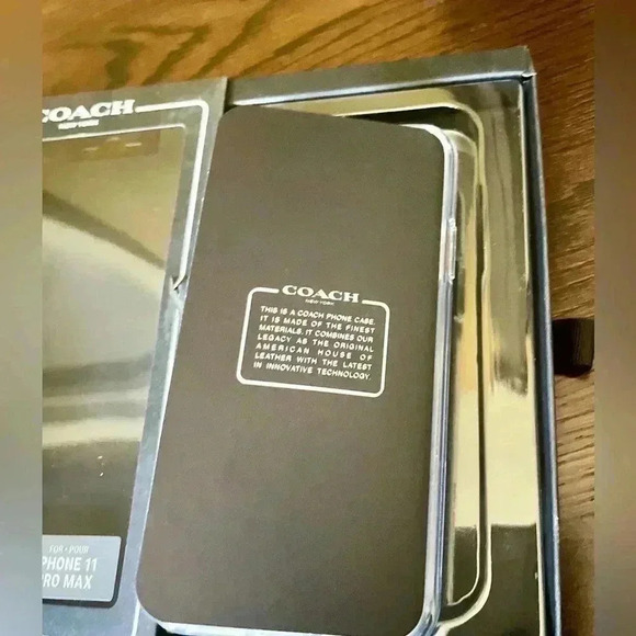🆕 Coach iPhone 11 Pro Max Case-Authentic - Picture 4 of 7